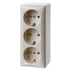 Berker 4040, SOCKET OUTLET 3GANG WHITE, 4011334025412