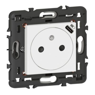 Legrand 077161L, SOCKET 2P+T FR USB C WH+FRAME, 3414971637689